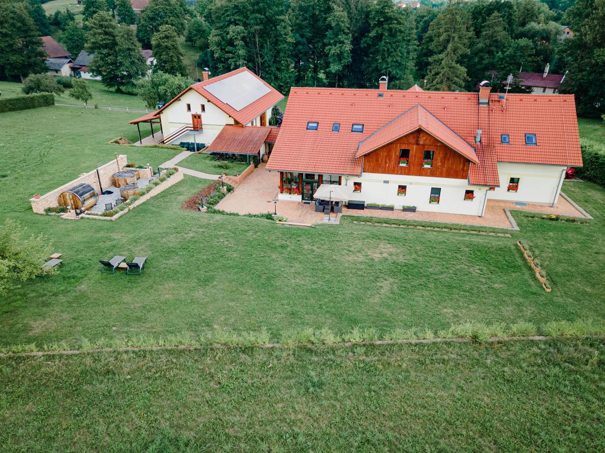 Vencluv Statek Hotel Javornice Buitenkant foto