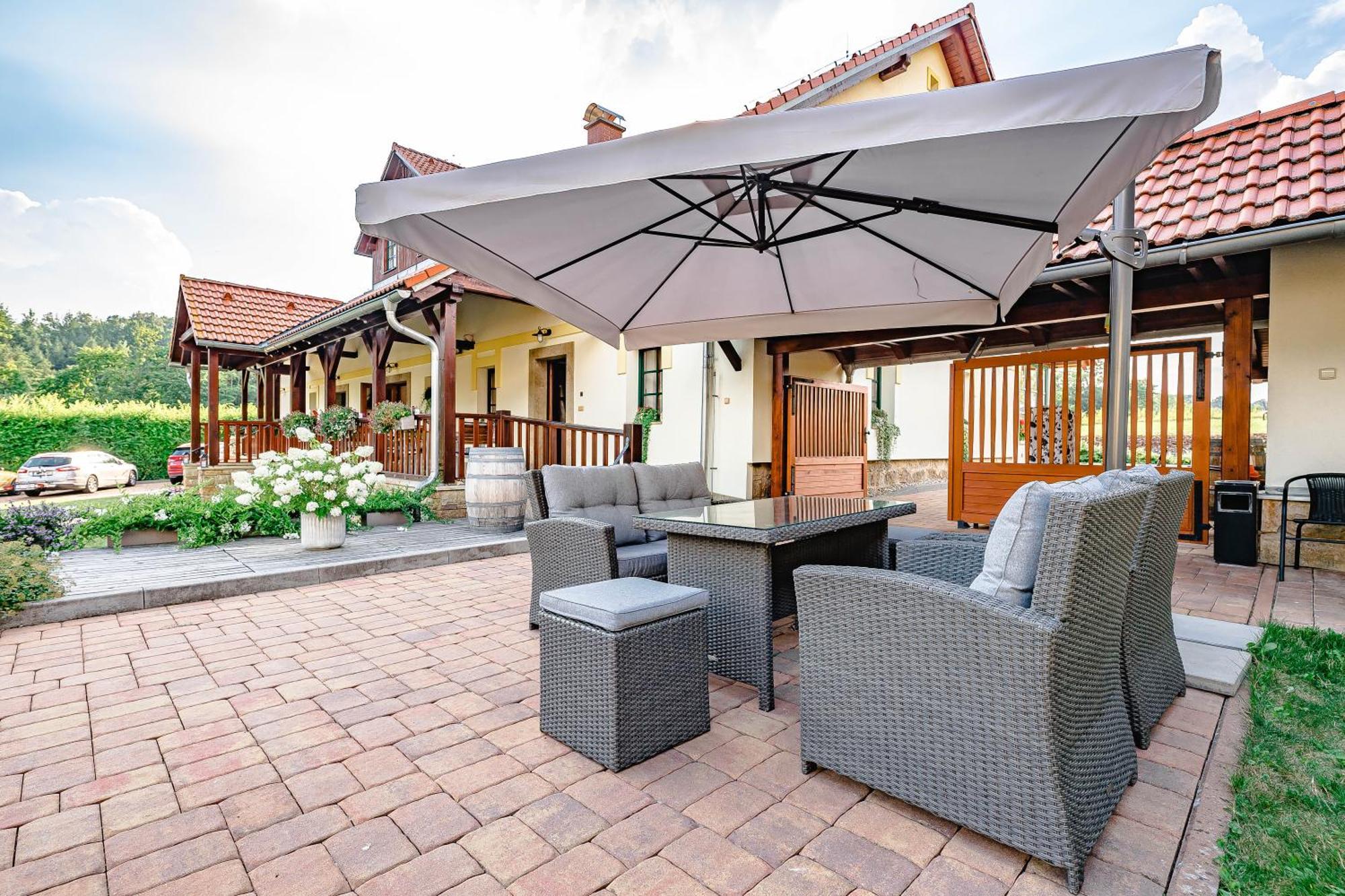 Vencluv Statek Hotel Javornice Buitenkant foto