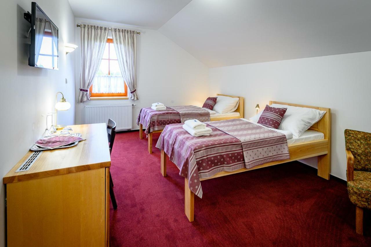 Vencluv Statek Hotel Javornice Buitenkant foto