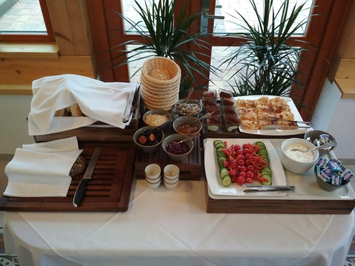 Vencluv Statek Hotel Javornice Buitenkant foto