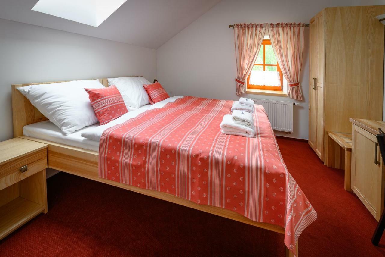 Vencluv Statek Hotel Javornice Buitenkant foto