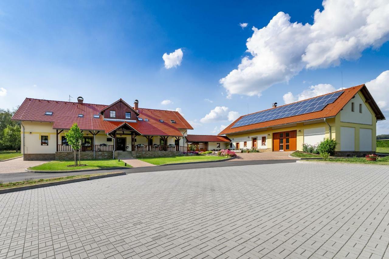 Vencluv Statek Hotel Javornice Buitenkant foto